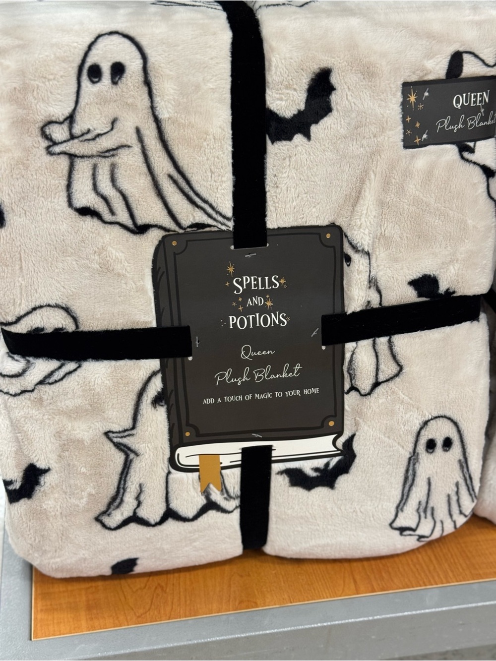 Queen Plush Halloween Ghost Throw Blanket - Cream & Black